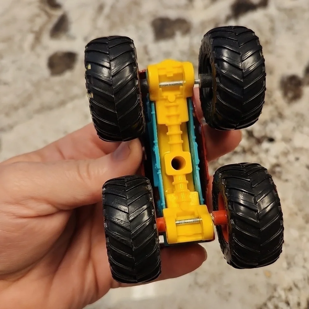 Hotwheels Mattel 68 truck 4x4 monster Truck 1:64 scale street graffiti dicast